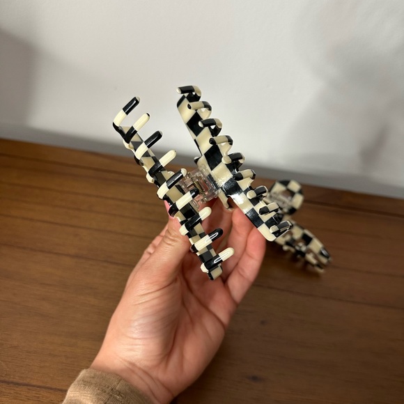 2 Checked Claw Clips - Picture 3 of 4